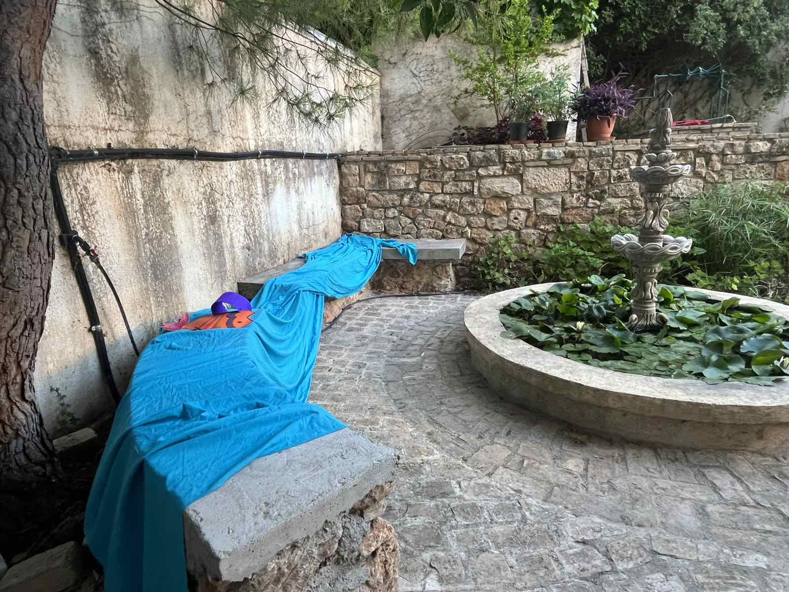 ΣΚΕΨΕΙΣ ΑΠΟ ΤΗΝ ΕΜΠΕΙΡΙΑ ΤΗΣ ΠΑΡΑΣΤΑΣΗΣ ΕΝΑΣ ΑΝΘΡΩΠΟΣ ΜΙΣΟΣ